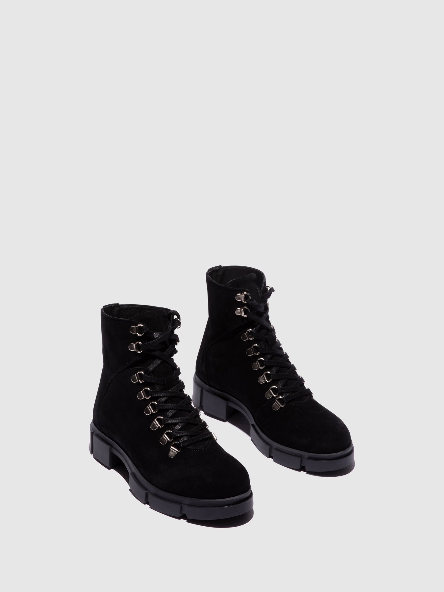 Fungi Botins com Atacadores em Preto